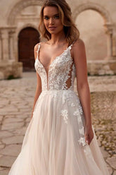 Charming Ivory A-Line Spaghetti Strap V-Neck Lace Sleeveless Long Tulle Wedding Dresses With Appliques